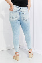 Load image into Gallery viewer, VERVET On The Road Distressed Jeans
