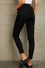 Load image into Gallery viewer, Judy Blue Tummy Control High Waisted Classic Skinny Jeans
