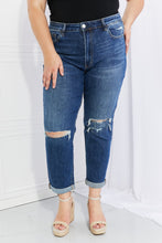 Load image into Gallery viewer, VERVET Distressed Cropped Jeans with Pockets
